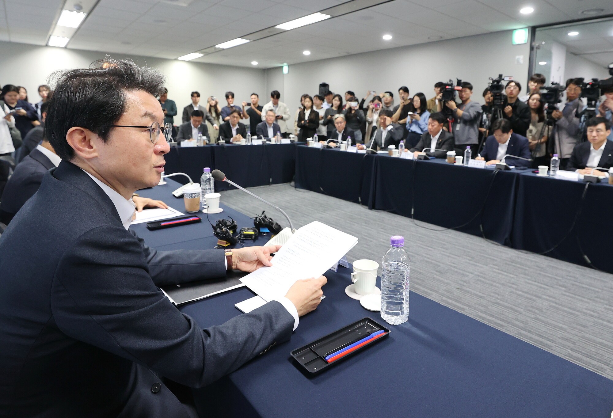 이억원 금융위원장, 보험사 CEO와 ‘금융 대전환’ 논의