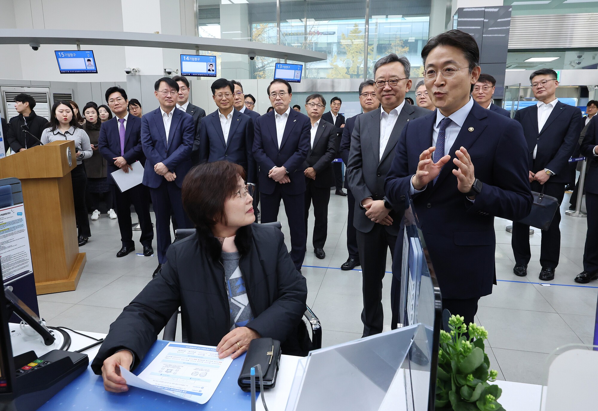 “은행 창구서 타 은행 계좌까지 관리 가능”