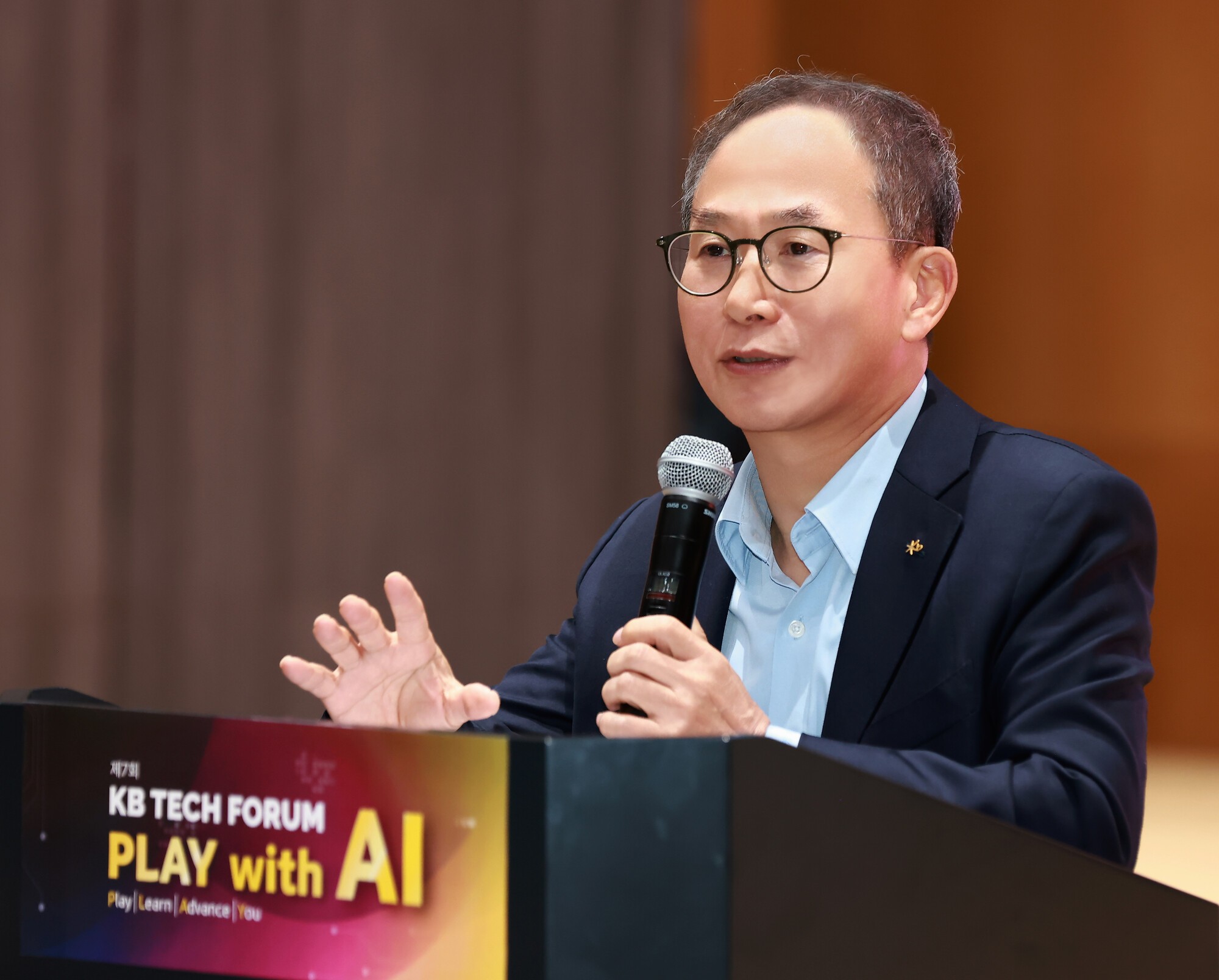 양종희 KB금융 회장 "도전적 자세와 문제 해결자로 AI와 미래 준비해야...