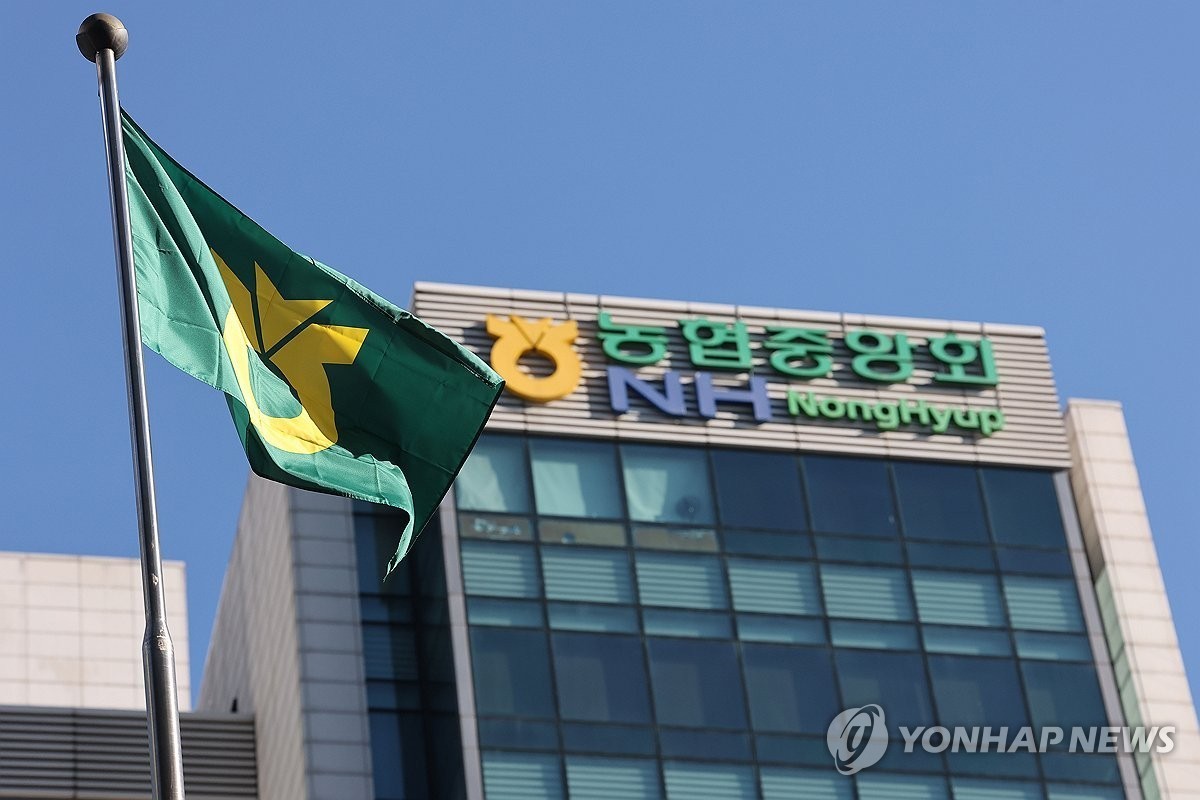 강호동 농협회장, ‘3억연봉’ 겸직 사임… 숙박비 4천만원 반납