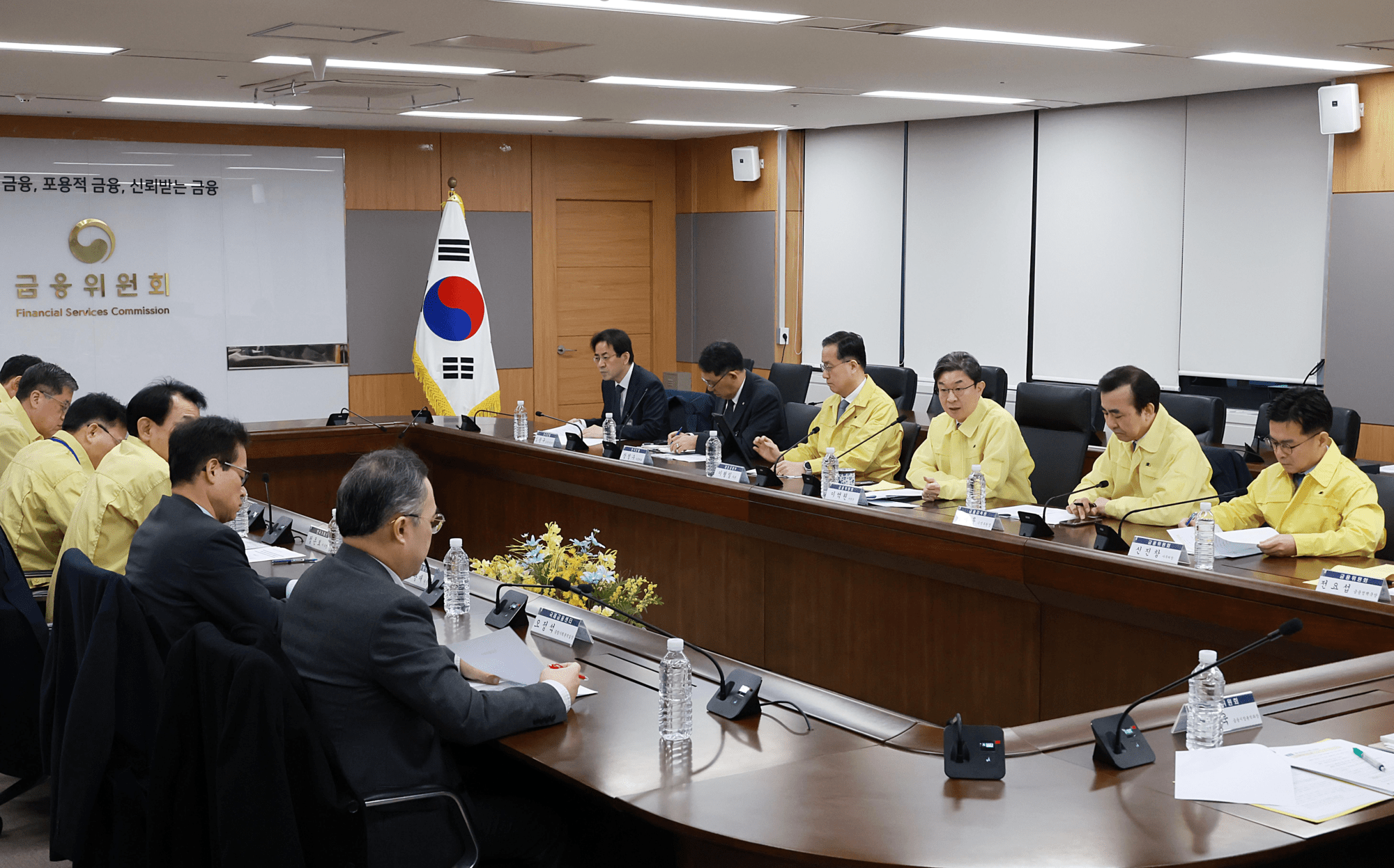 이억원 금융위원장, 중동 상황 관련 금융시장 점검 나서