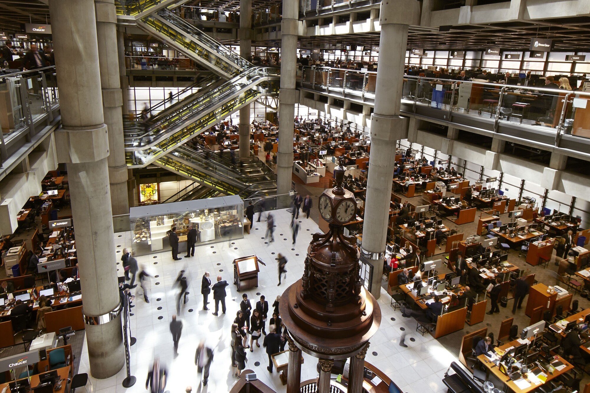런던의 로이즈재보험(London of Lloyd`s) 건물 내부 모습 ⓒWikimedia